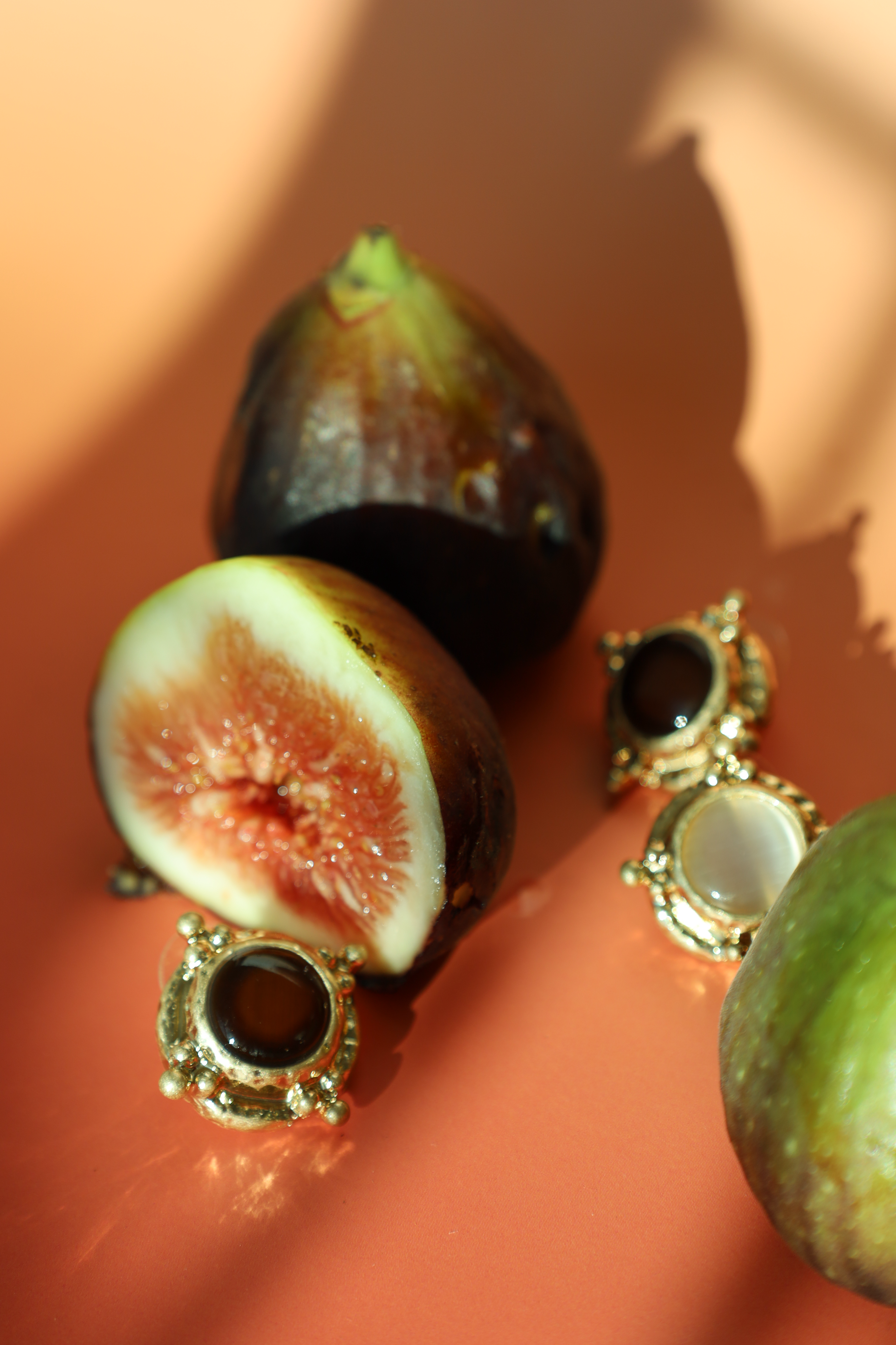 Round Brown Stone Stud