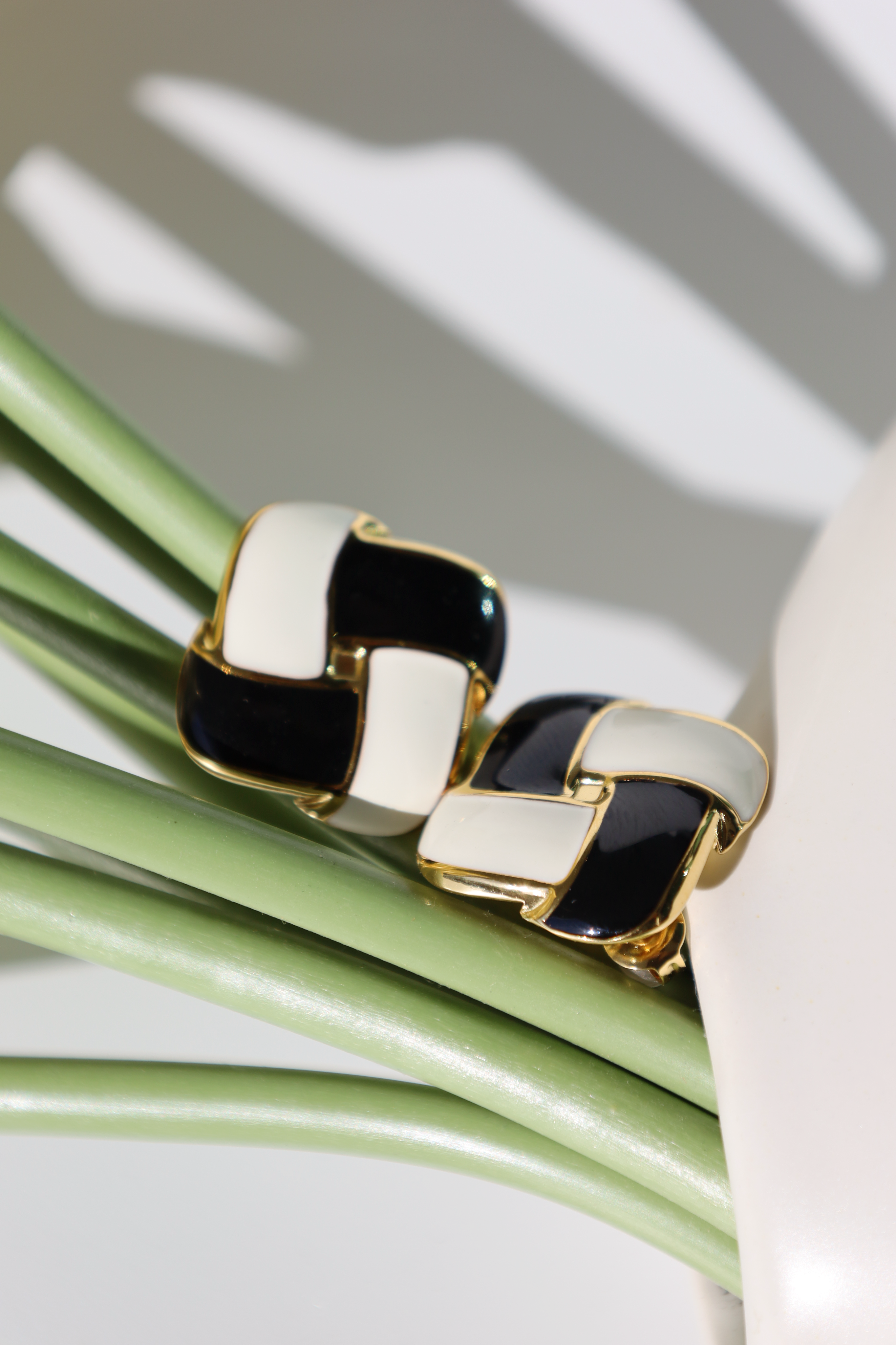 Black & White Sculpted Knot Earrings