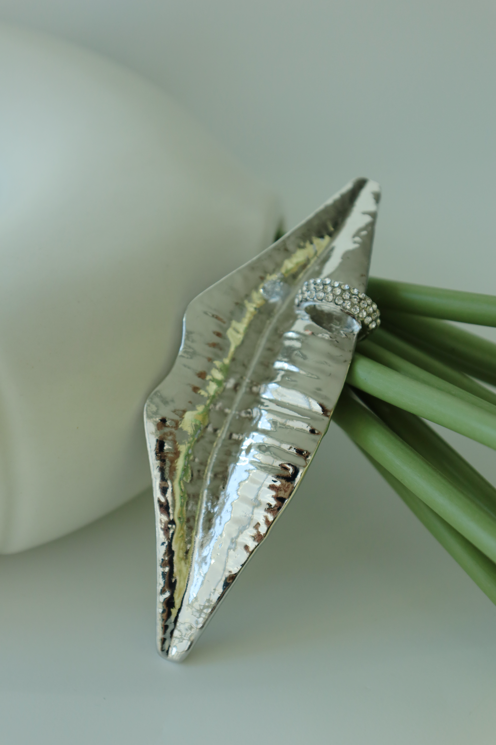 Modern Sculpted Lips Brooch