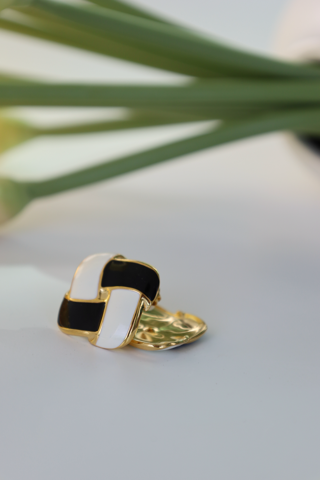 Black & White Sculpted Knot Earrings