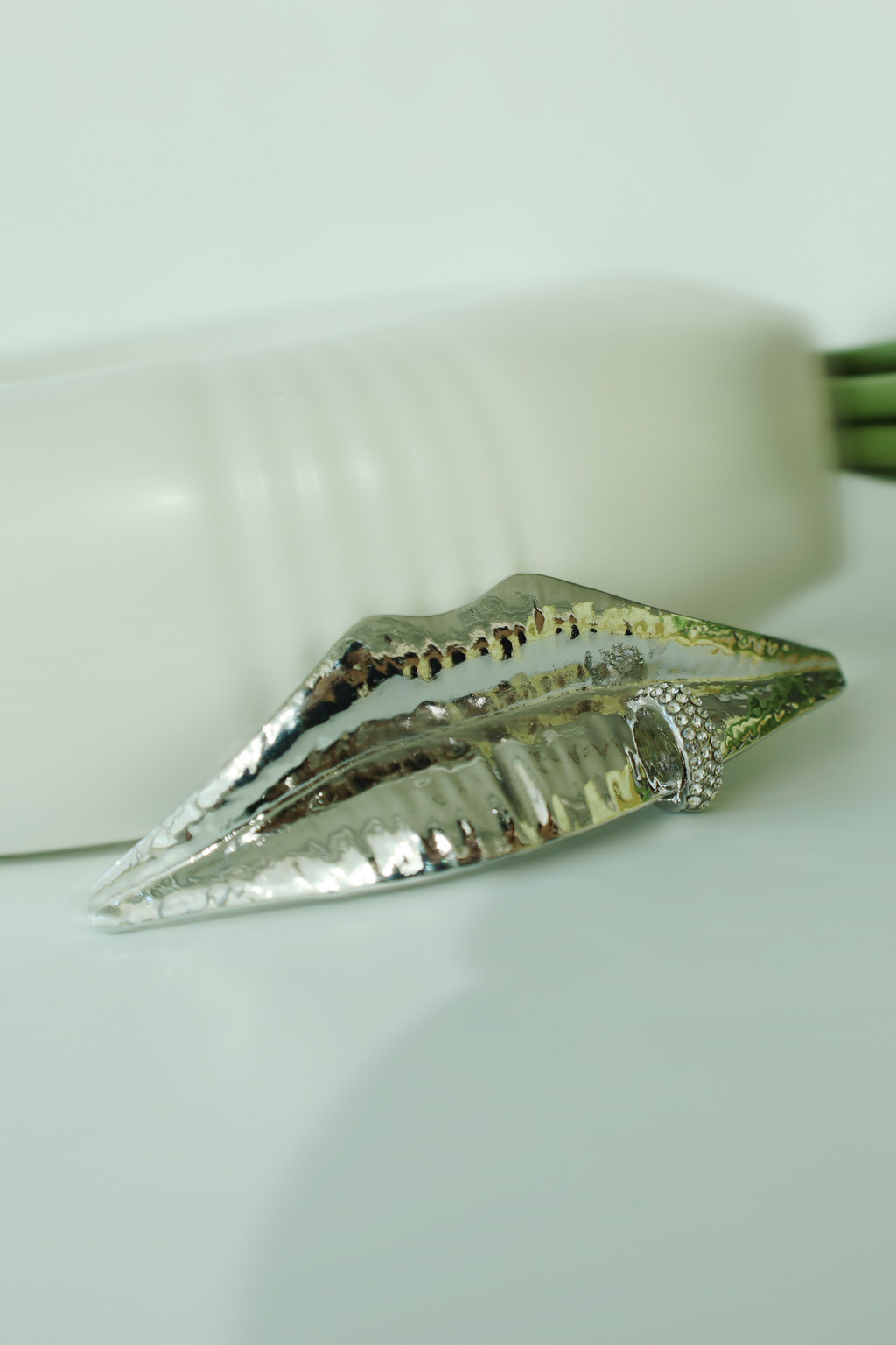 Modern Sculpted Lips Brooch